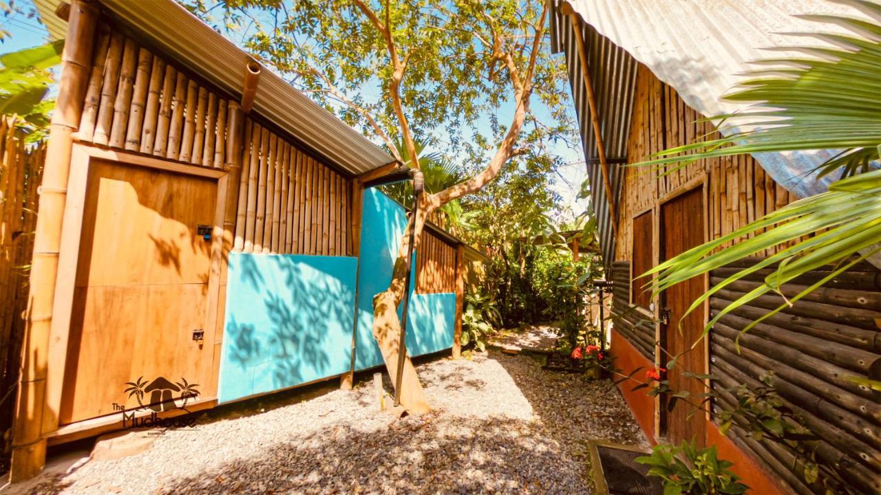 The Mudhouse Hostel Mompiche Exterior foto